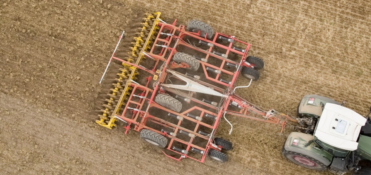 Symmetrical arrangement of the working elements