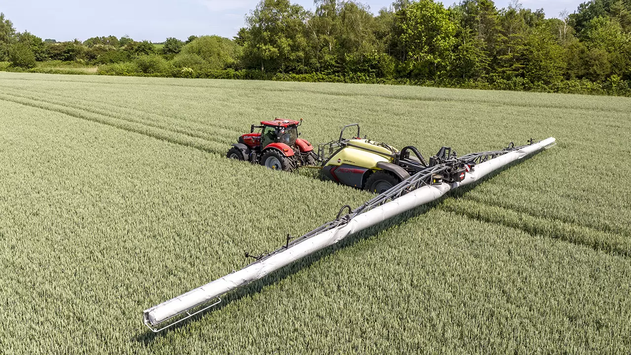 TWIN FORCE air-assisted spraying system
