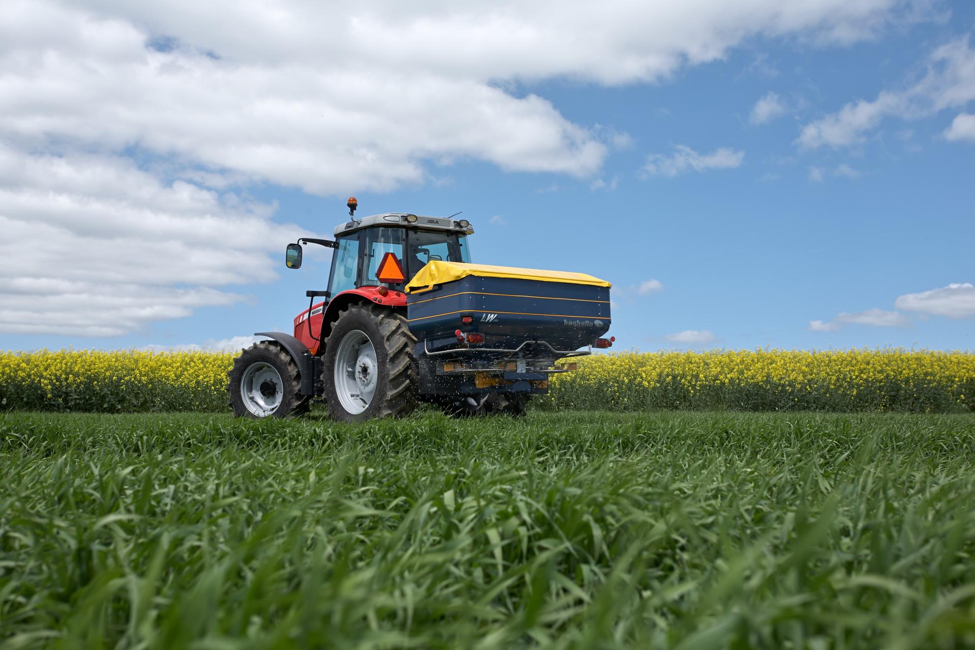 l2w_plus_1425_l_and_mf_in_the_field_99tif.jpg